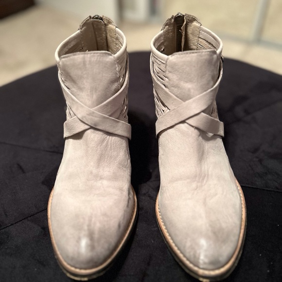 NEW Charles David York  Casual Leather Bootie Taupe Sz 10 - Picture 3 of 5